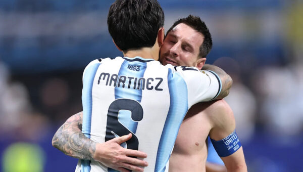 Argentina starter bats away controversy and praises Copa referees