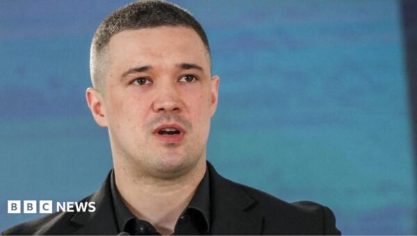 Many Ukrainian soldiers outraged over removal of defence minister, troops tell BBC