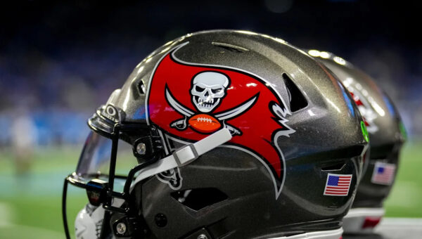 Buccaneers sign DT Travis Shaw