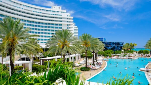 I spent $900 for a night at Miami Beach's Fontainebleau. The luxury stay was worth the price tag.