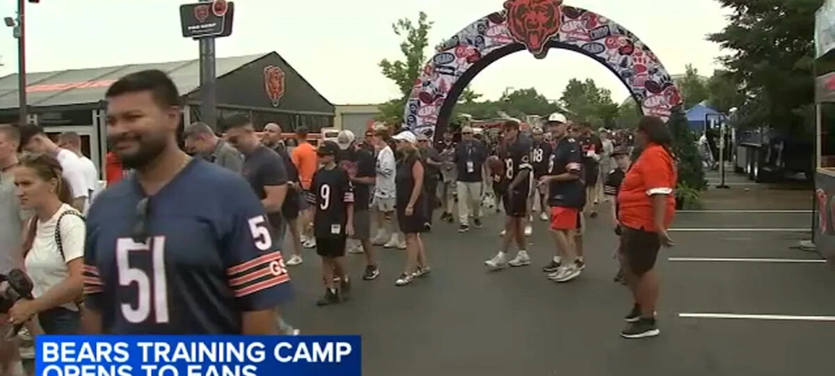 Chicago Bears fans turn out for first public practice at Halas Hall