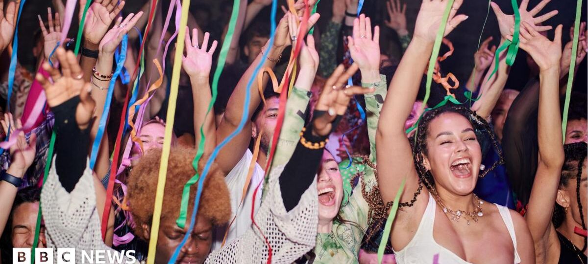 Government to cut business rates for pubs, clubs and music venues