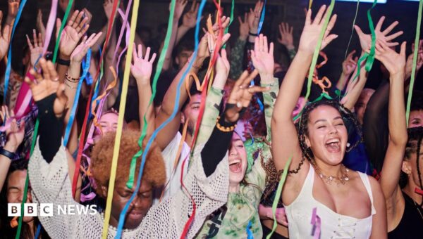 Government to cut business rates for pubs, clubs and music venues