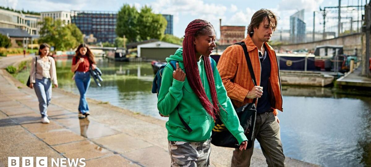 NHS to reward people who walk 30 minutes a day