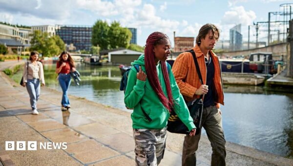 NHS to reward people who walk 30 minutes a day