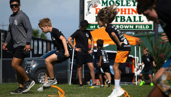 Mosley hosts free youth football speed and agility camp