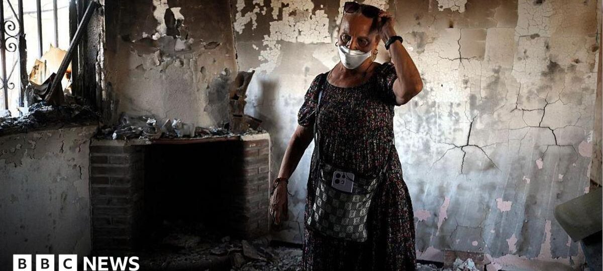 Thousands in Spain return home but new heatwave raises wildfire fears