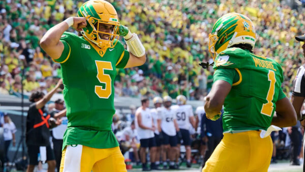 Oregon's Dante Moore, Dakorien Moore ranked among top duos in college football