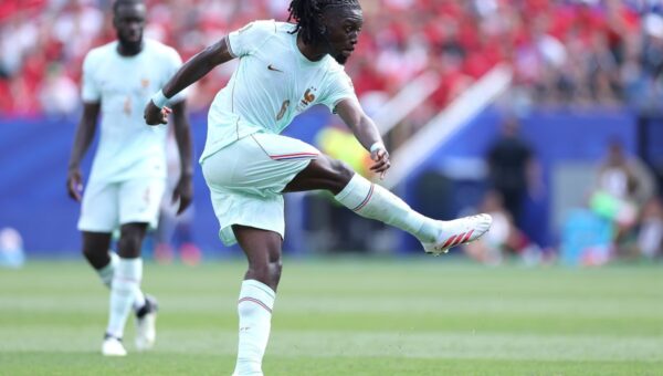 Manchester United make AS Roma midfielder Manu Koné a priority signing