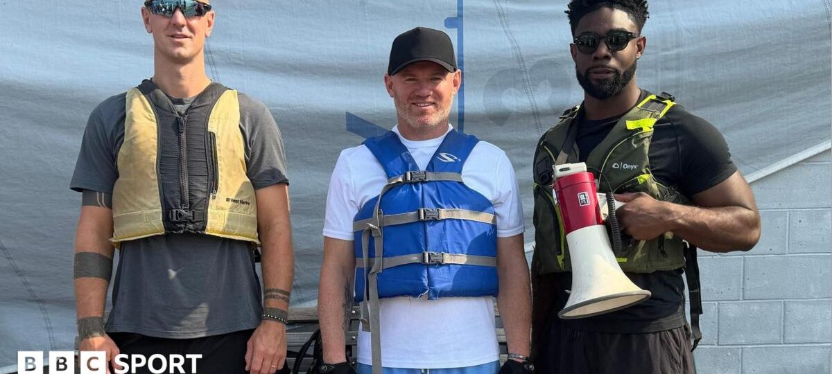 Rooney, Hart and Richards row down Hudson River