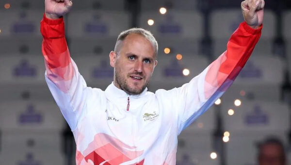 Tolchard joy at gold in fifth Commonwealth Games