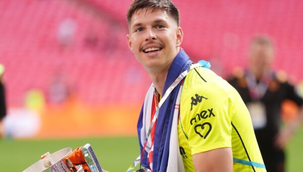 Newly-promoted Hull City sell first-choice goalkeeper to avoid Premier League points deduction