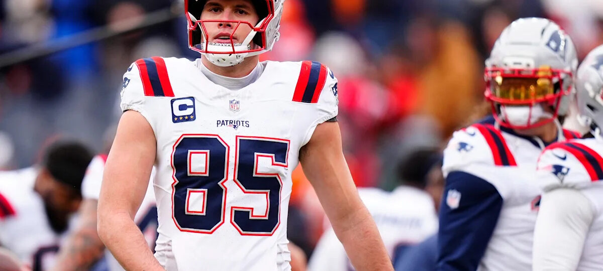 Patriots TE Hunter Henry surprisingly snubbed on prominent list