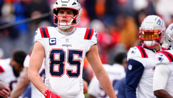 Patriots TE Hunter Henry surprisingly snubbed on prominent list