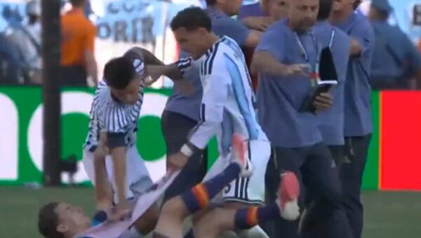 Ugly scenes after the World Cup final as Argentinian players and staff assault Spanish players (Video)