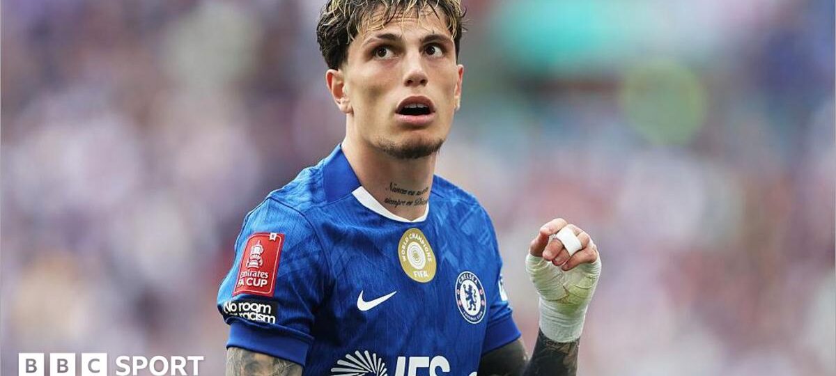 Villa in talks to sign Chelsea's Garnacho