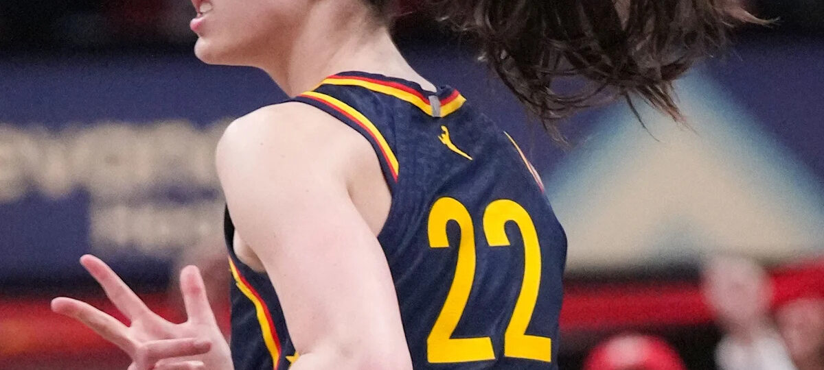 How many points did Caitlin Clark score tonight in Indiana Fever vs Los Angeles Sparks?