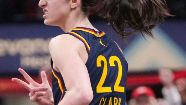 How many points did Caitlin Clark score tonight in Indiana Fever vs Los Angeles Sparks?