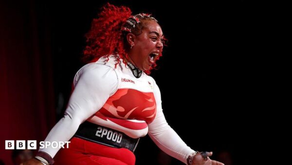 England’s Campbell retains Commonwealth weightlifting title