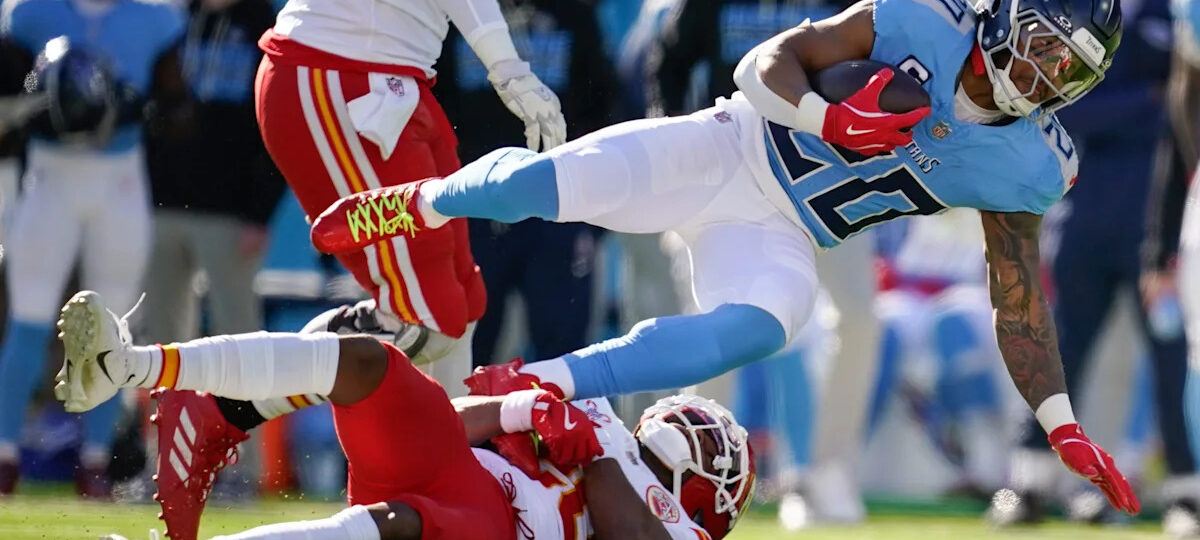 How Titans' Tony Pollard compares to other starting running backs?