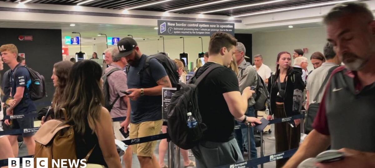 New EU border system tripling time at passport control, airport boss says