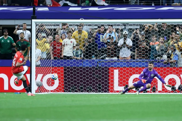 Egypt edge Australia on penalties to reach World Cup last 16
