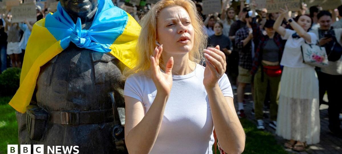 Protests in Ukrainian cities against Zelensky’s removal of popular defence minister