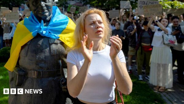 Protests in Ukrainian cities against Zelensky’s removal of popular defence minister