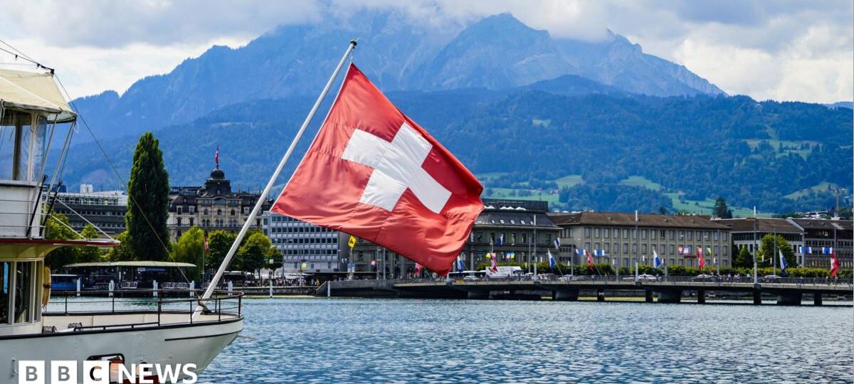 UK-Switzerland deal to scrap roaming charges and allow Britons to use e-gates