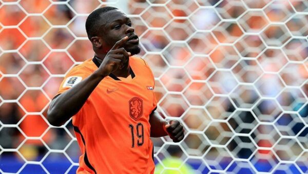Juventus consider Brian Brobbey
