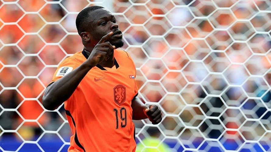 Juventus consider Brian Brobbey