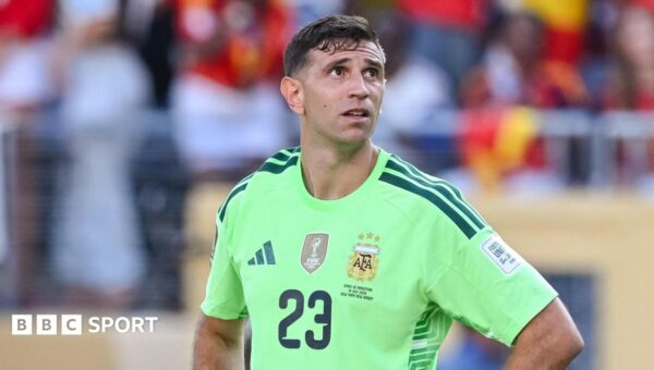 Keeper Martinez may ‘step aside’ from Argentina