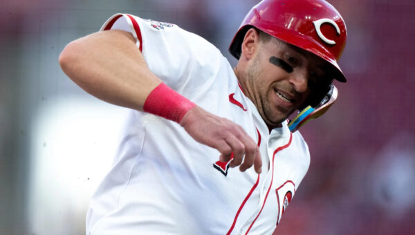 Spencer Steer is going on the 10-day IL. Here's what it means for the Reds