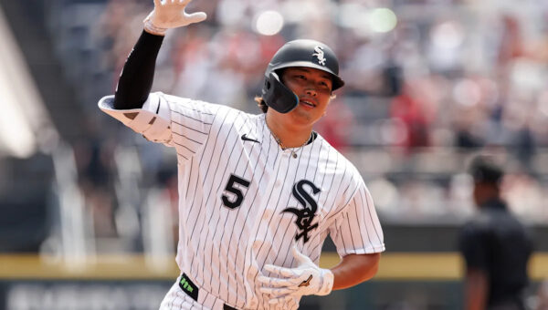 Munetaka Murakami rockets 2 homers with parents in attendance on his bobblehead day while White Sox clobber Astros