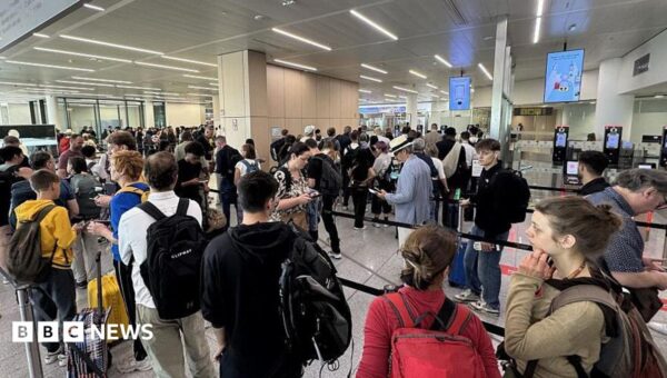 EU border delays ‘not bearable’ over summer, warns airport boss