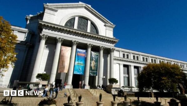 Trump orders Smithsonian to post warnings about ‘inaccurate’ US history
