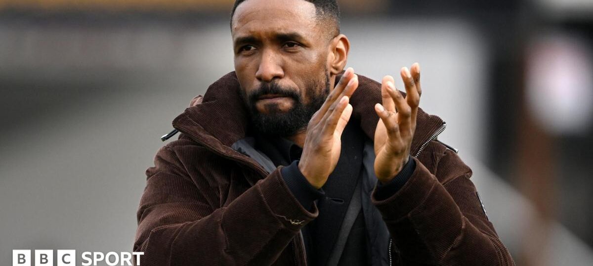 Defoe leaves Woking after 'eye-opening' first managerial role
