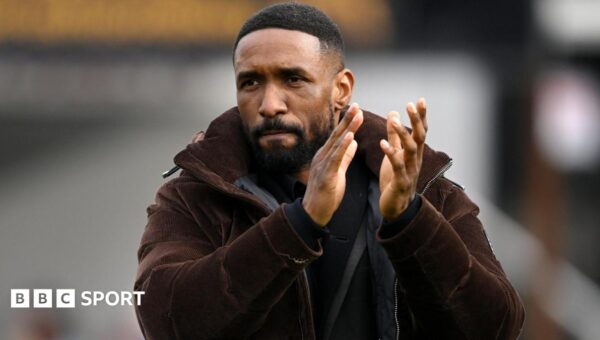Defoe leaves Woking after 'eye-opening' first managerial role
