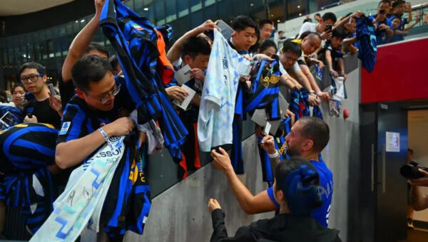 Inter's training session in Hong Kong and connection with their fans