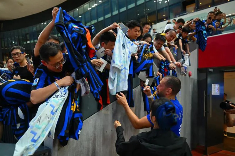 Inter's training session in Hong Kong and connection with their fans