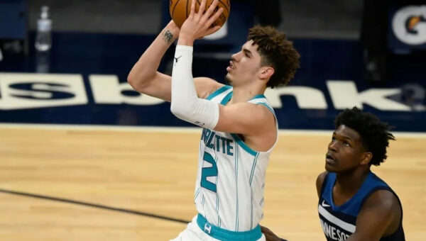 NBA T-Wolves add Ball and Green as James eyes options