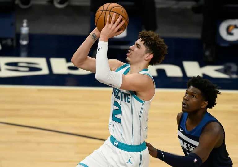 NBA T-Wolves add Ball and Green as James eyes options