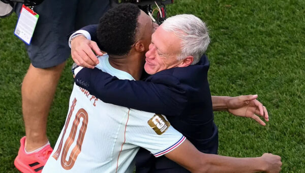Mbappé says goodbye to Deschamps: We owed you a better ending