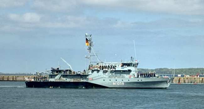 UN Urges Evacuation Of 6,000 Sailors Stranded In Hormuz Strait
