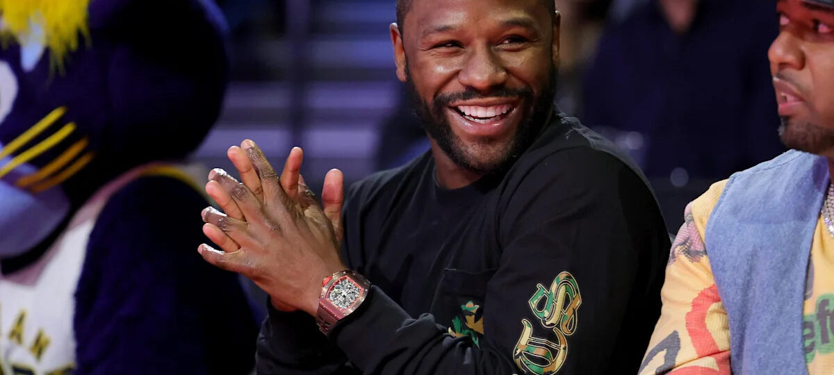 Judge throws Floyd Mayweather legal lifeline, Zambidis fight back on after court denies restraining order