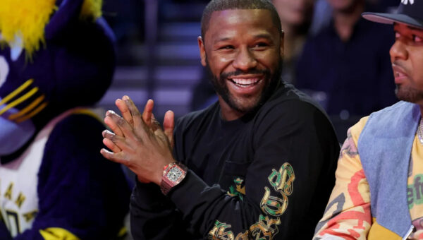 Judge throws Floyd Mayweather legal lifeline, Zambidis fight back on after court denies restraining order