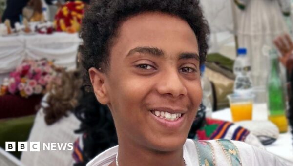 Teenagers cleared of murdering 15-year-old boy in sword attack