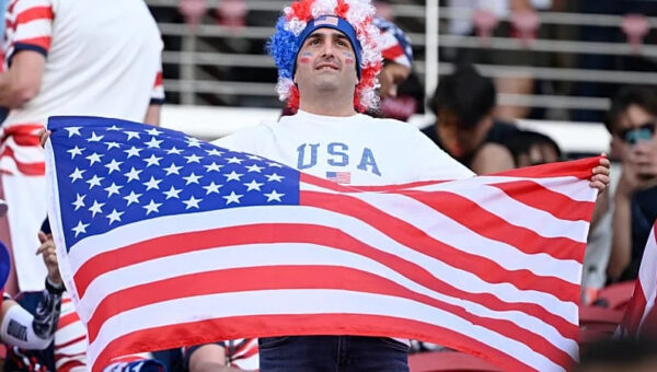 US fans celebrate World Cup last-16 spot