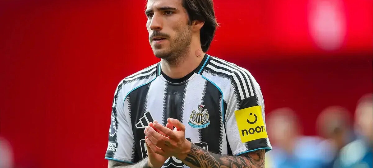 Tottenham beat Manchester City in £100 million midfielder transfer chase