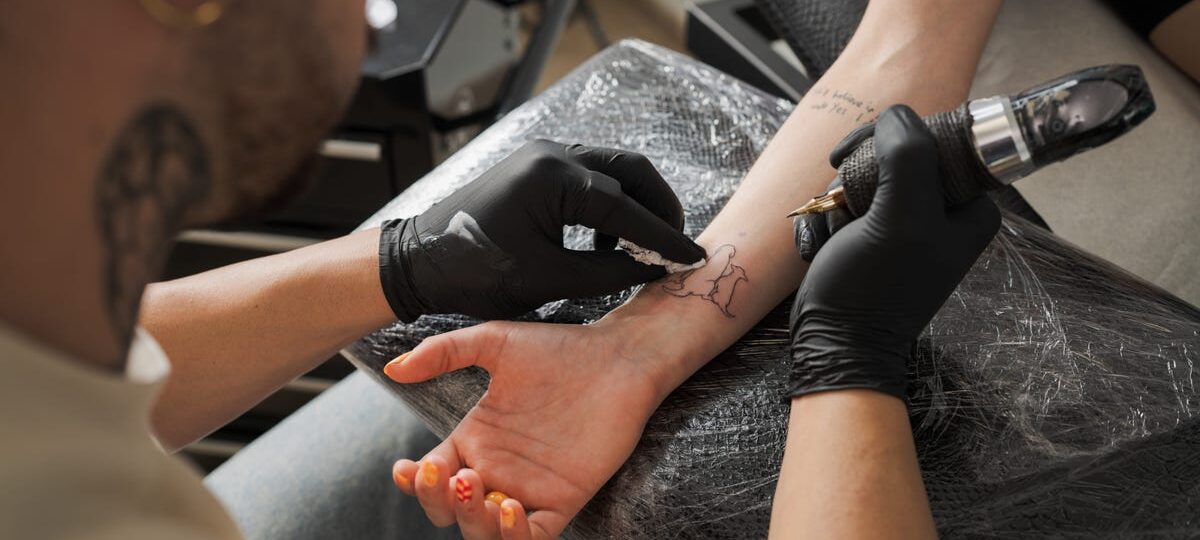 An AI startup's tattoo-for-an-interview stunt set off a Silicon Valley backlash. Now the founder is apologizing.
